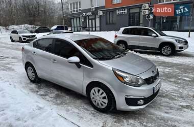 Седан Kia Rio 2016 в Чернівцях