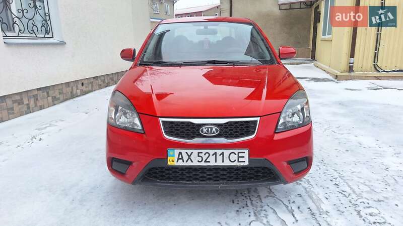 Седан Kia Rio 2010 в Полтаве
