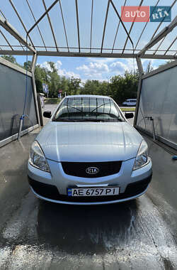 Седан Kia Rio 2008 в Днепре