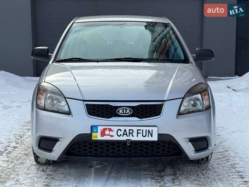 Седан Kia Rio 2011 в Львові