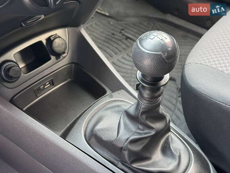 Седан Kia Rio 2011 в Львові