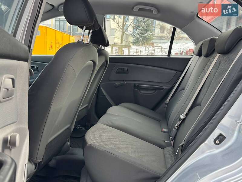 Седан Kia Rio 2011 в Львові