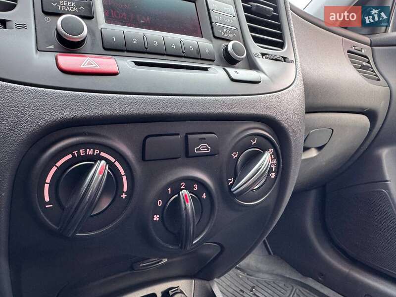 Седан Kia Rio 2011 в Львові