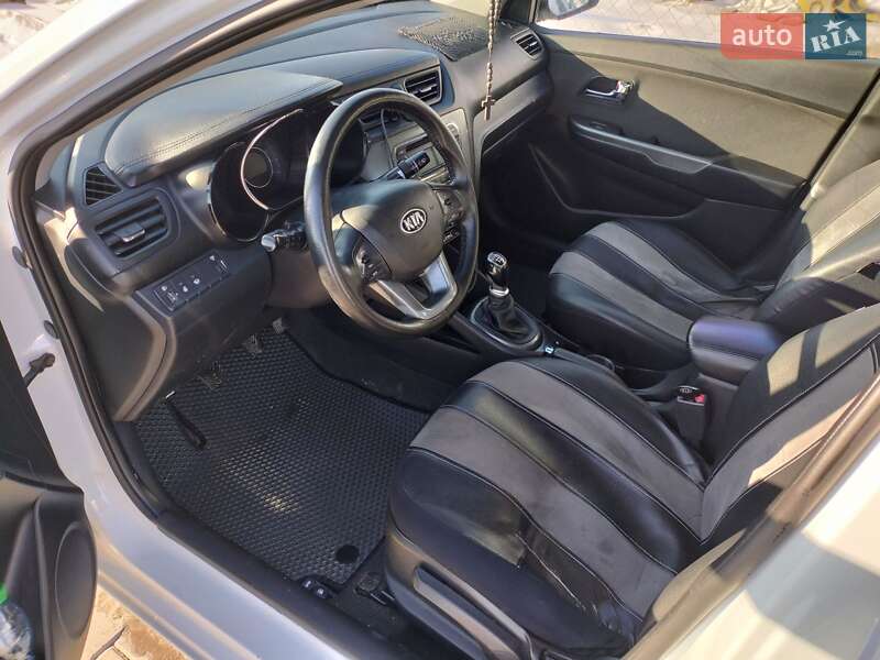 Седан Kia Rio 2013 в Львові