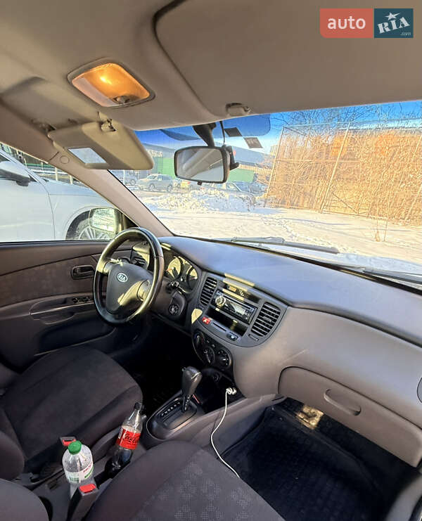 Хэтчбек Kia Rio 2008 в Киеве