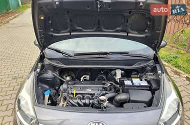 Седан Kia Rio 2016 в Ивано-Франковске