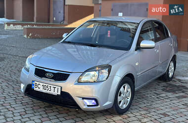 Седан Kia Rio 2010 в Ивано-Франковске
