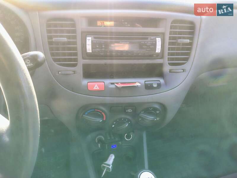 Седан Kia Rio 2007 в Житомире