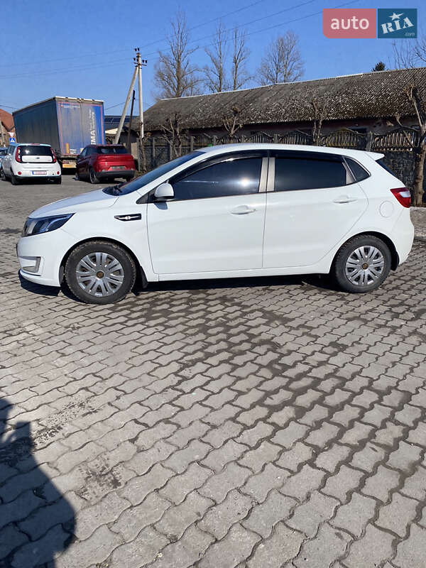 Хэтчбек Kia Rio 2012 в Городке