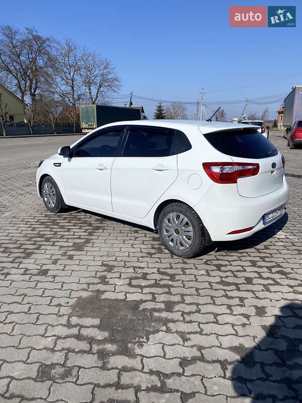Хэтчбек Kia Rio 2012 в Городке
