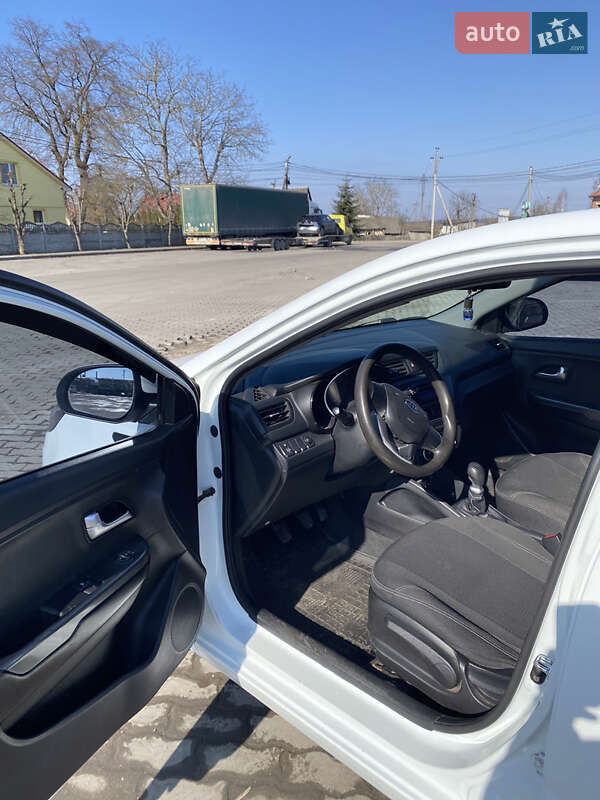 Хэтчбек Kia Rio 2012 в Городке