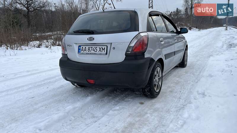 Хэтчбек Kia Rio 2008 в Киеве