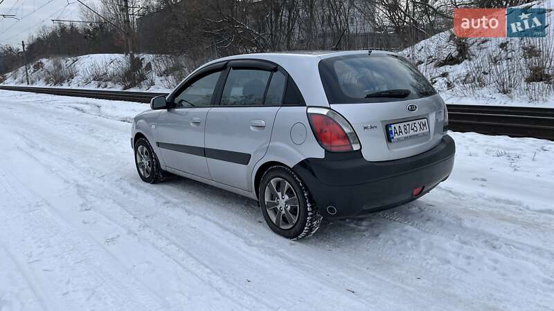 Хэтчбек Kia Rio 2008 в Киеве