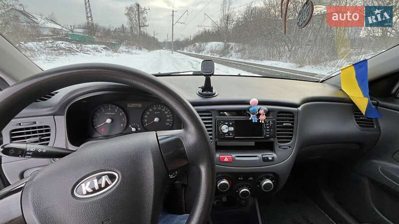 Хэтчбек Kia Rio 2008 в Киеве