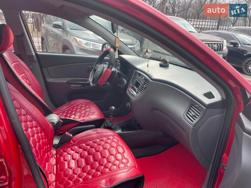 Седан Kia Rio 2011 в Николаеве