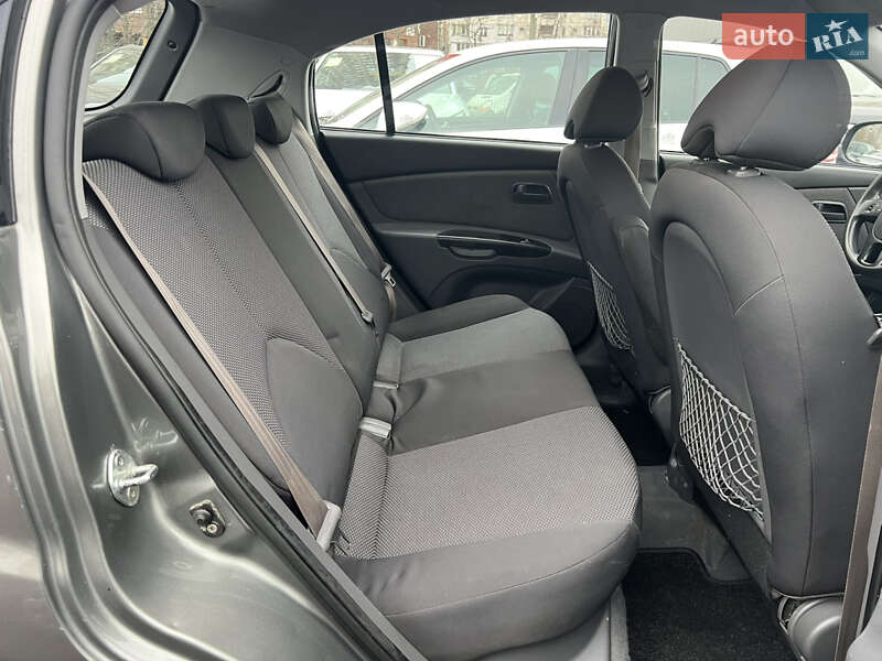 Хетчбек Kia Rio 2010 в Києві