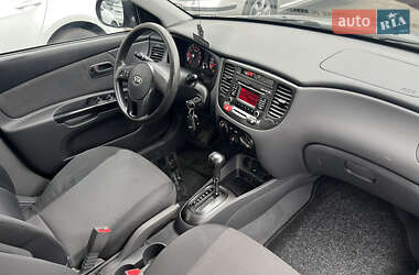 Хэтчбек Kia Rio 2010 в Киеве