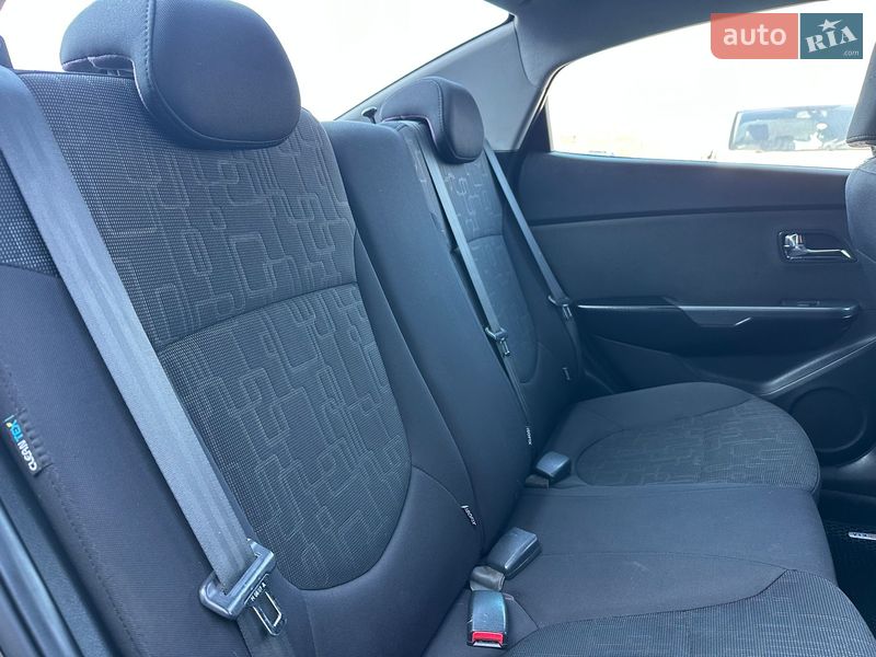 Седан Kia Rio 2012 в Хмельницком