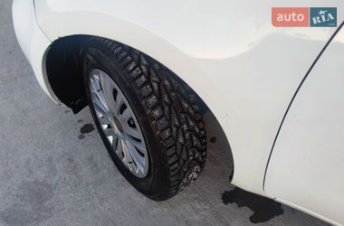 Хетчбек Kia Rio 2013 в Ужгороді