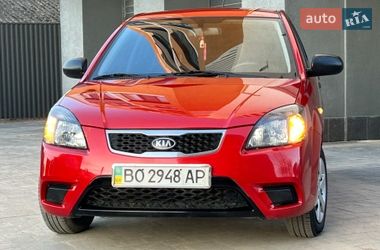 Хэтчбек Kia Rio 2010 в Ивано-Франковске