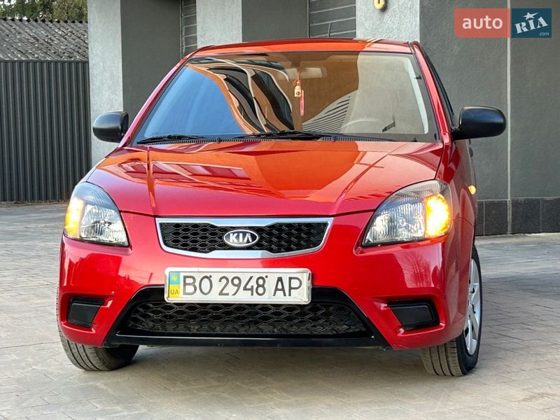 Хэтчбек Kia Rio 2010 в Ивано-Франковске