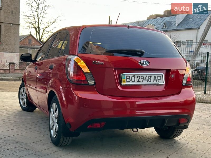 Хэтчбек Kia Rio 2010 в Ивано-Франковске