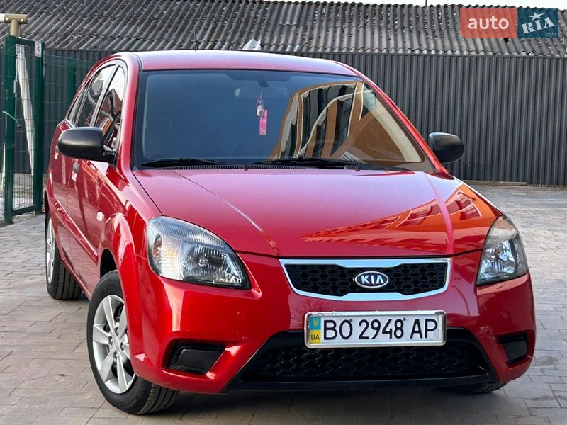 Хэтчбек Kia Rio 2010 в Ивано-Франковске