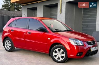 Хэтчбек Kia Rio 2010 в Ивано-Франковске
