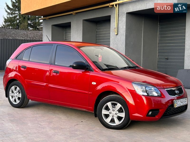 Хэтчбек Kia Rio 2010 в Ивано-Франковске