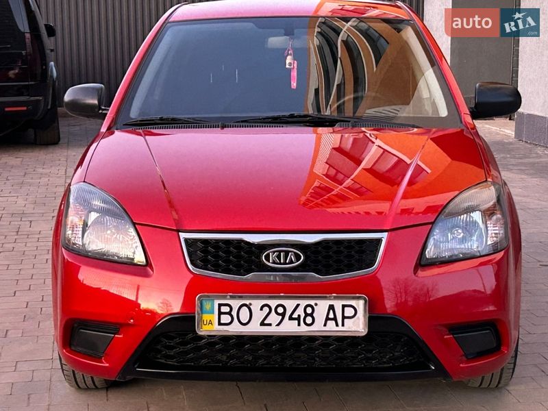 Хэтчбек Kia Rio 2010 в Ивано-Франковске