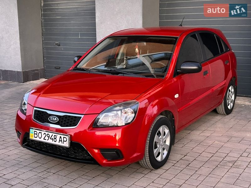 Хэтчбек Kia Rio 2010 в Ивано-Франковске
