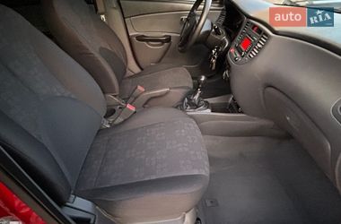 Хэтчбек Kia Rio 2010 в Ивано-Франковске