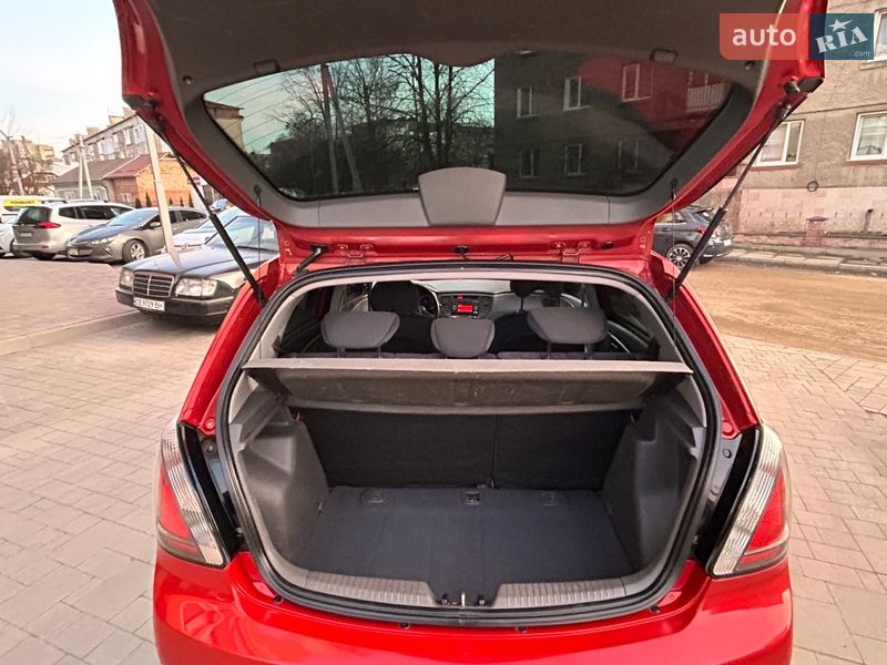 Хэтчбек Kia Rio 2010 в Ивано-Франковске