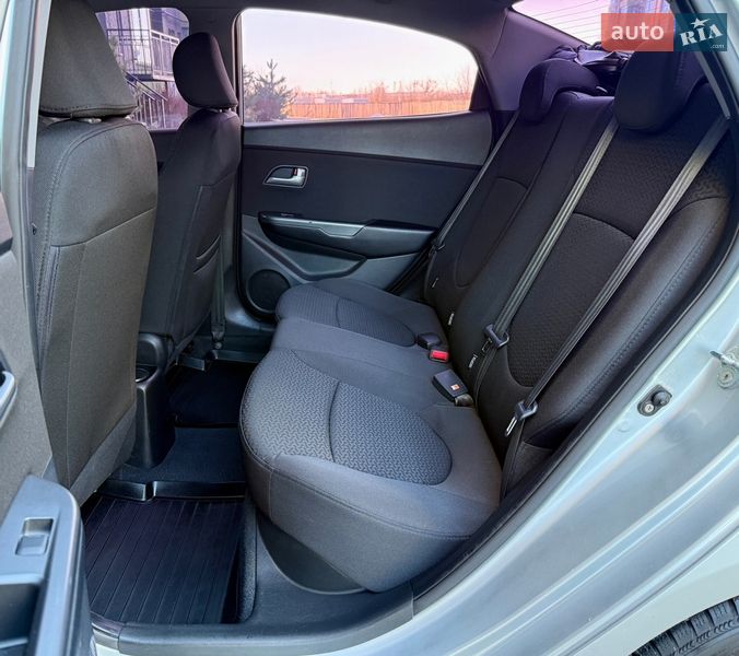 Седан Kia Rio 2011 в Киеве