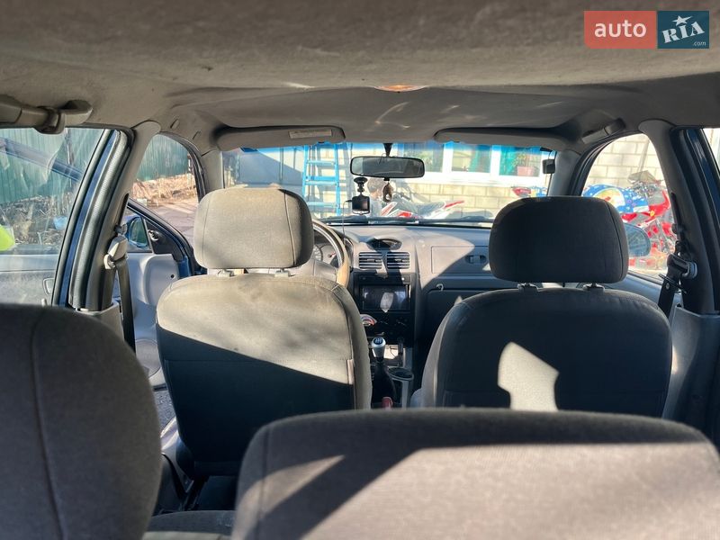 Универсал Kia Rio 2004 в Знаменке