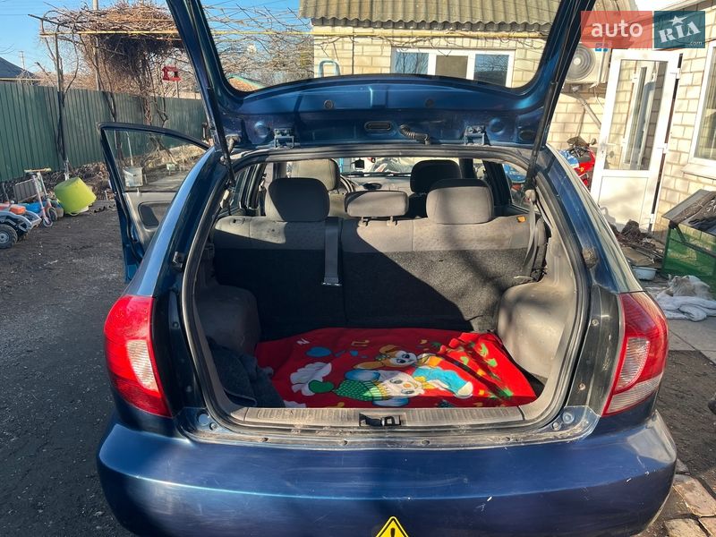 Универсал Kia Rio 2004 в Знаменке