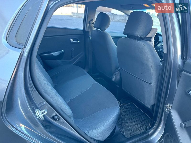 Седан Kia Rio 2013 в Полтаве