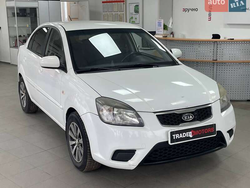 Седан Kia Rio 2010 в Киеве