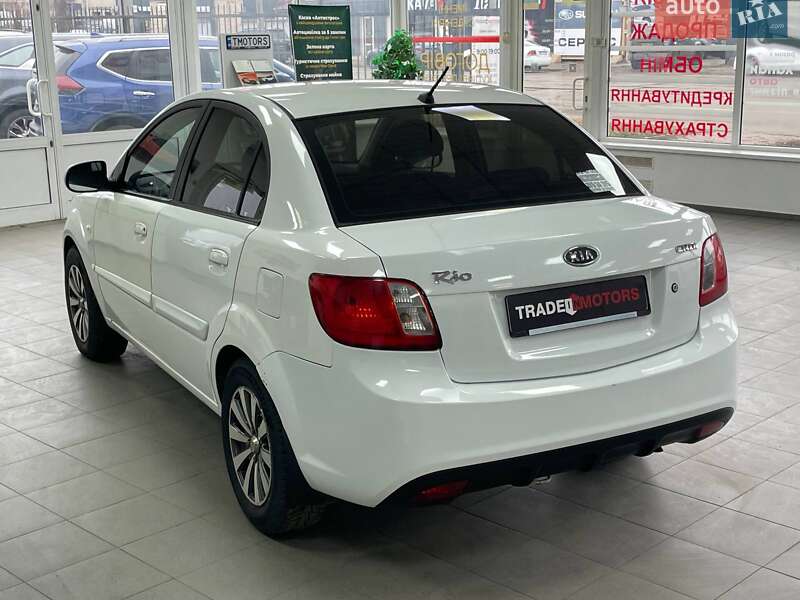 Седан Kia Rio 2010 в Киеве