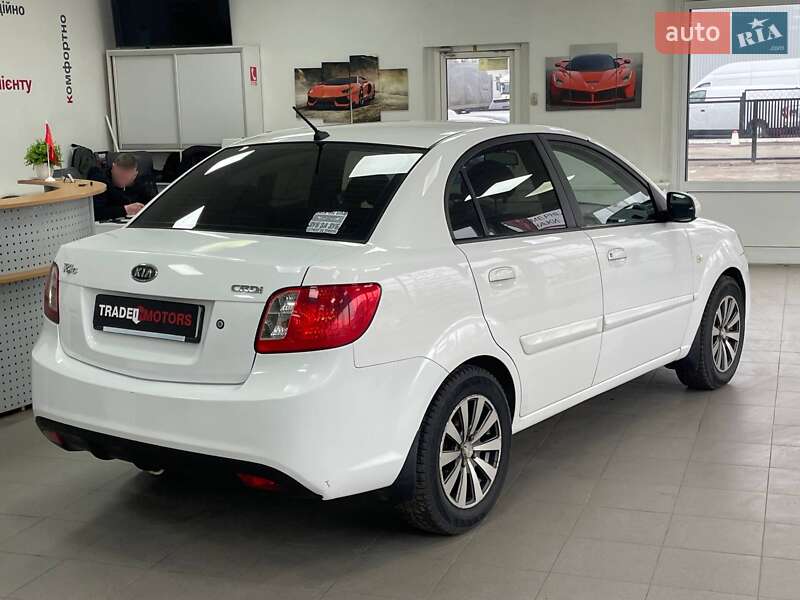 Седан Kia Rio 2010 в Киеве