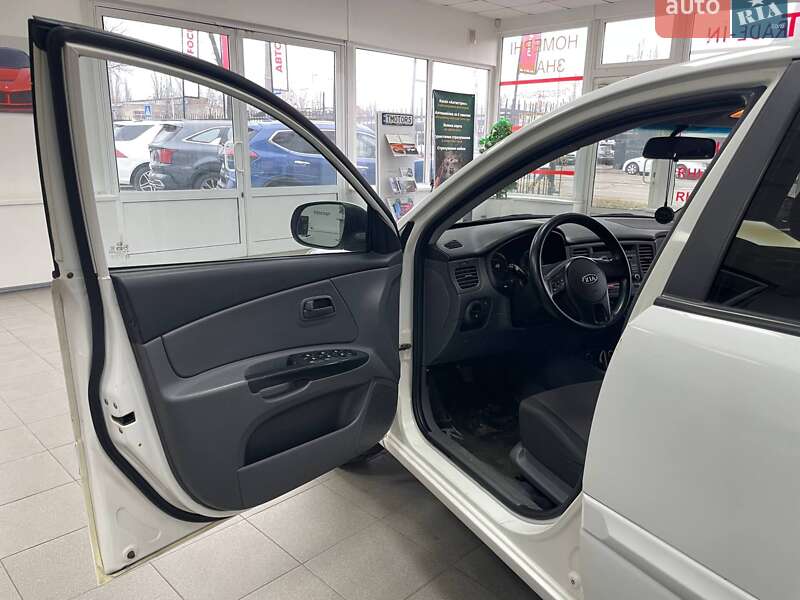 Седан Kia Rio 2010 в Киеве