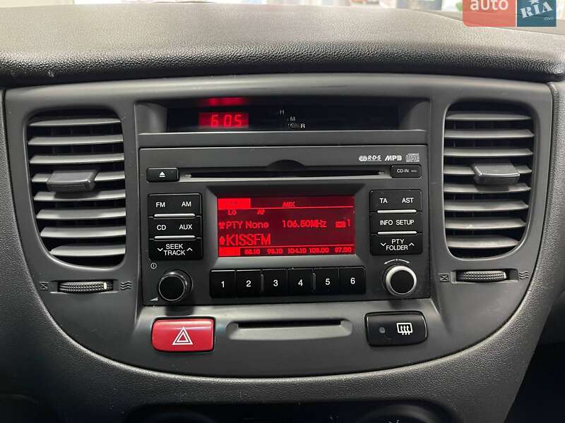 Седан Kia Rio 2010 в Киеве