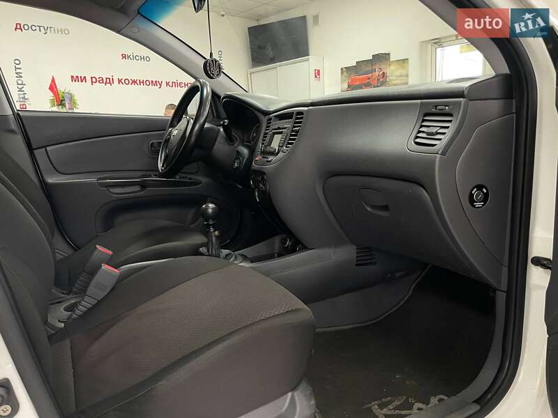 Седан Kia Rio 2010 в Киеве