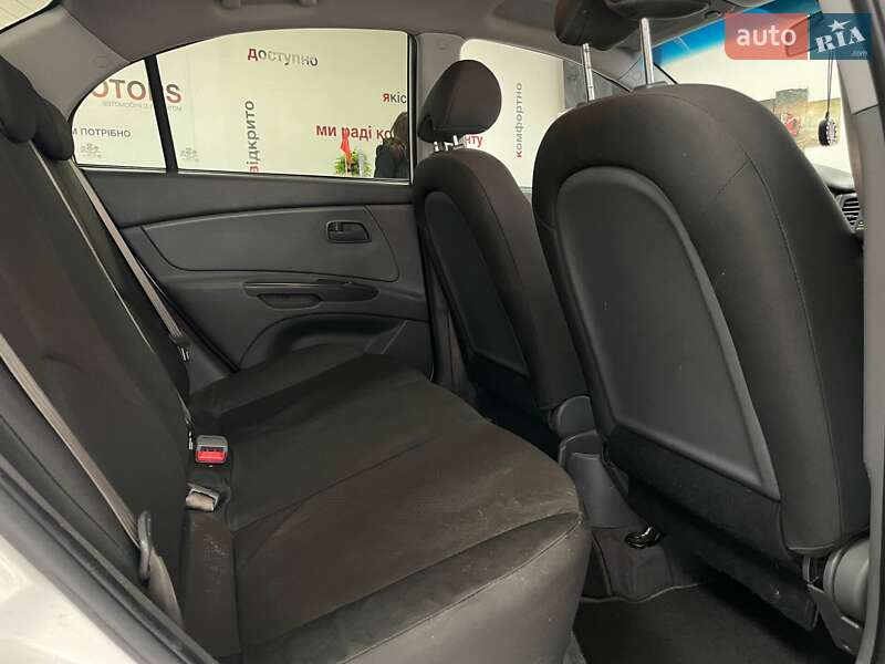 Седан Kia Rio 2010 в Киеве
