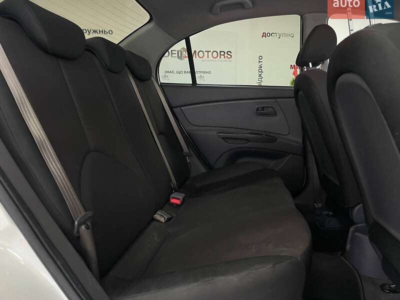 Седан Kia Rio 2010 в Киеве