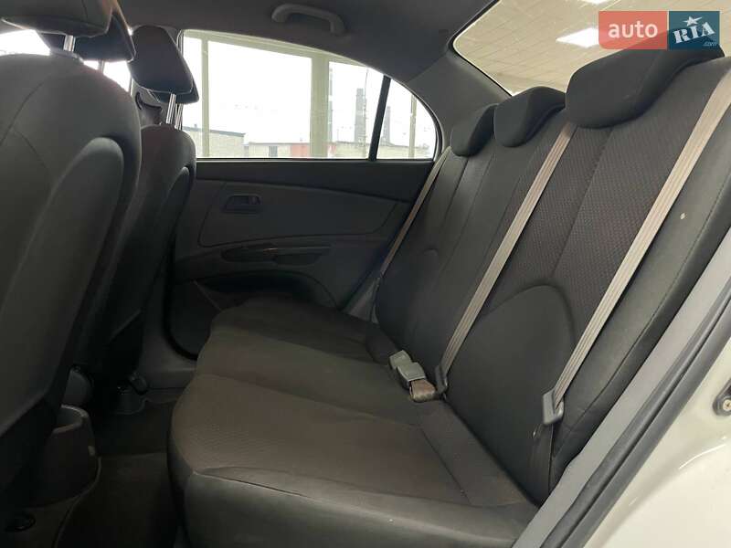 Седан Kia Rio 2010 в Киеве