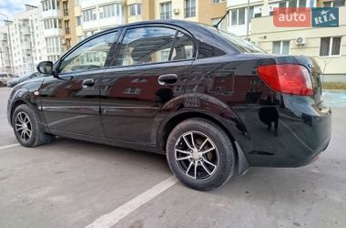 Седан Kia Rio 2010 в Казатине