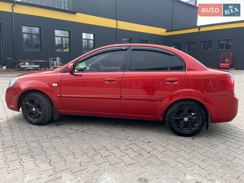 Седан Kia Rio 2010 в Вишневом