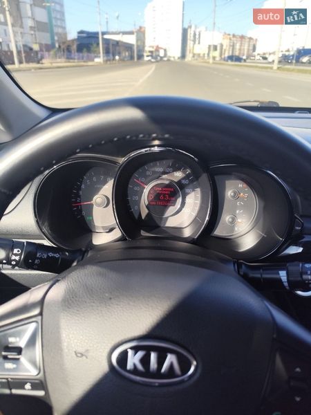 Седан Kia Rio 2012 в Чернигове