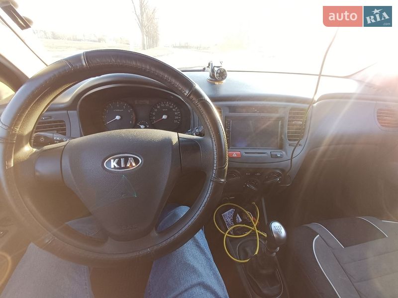 Хэтчбек Kia Rio 2008 в Киеве